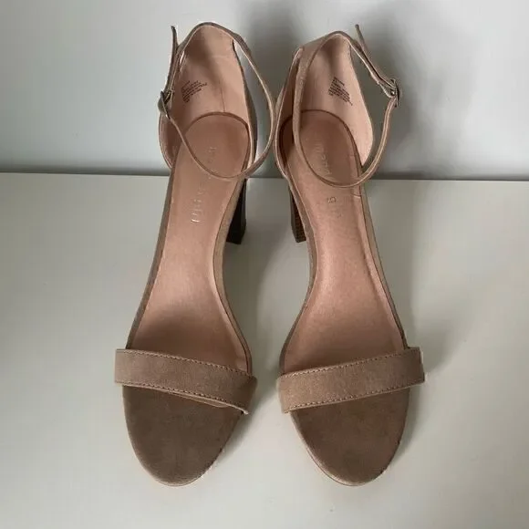 Madden Girl Nude Tan Faux Suede Ankle Strap Block Heels Bellaas Sz 9.5 NEW - Picture 2 of 10